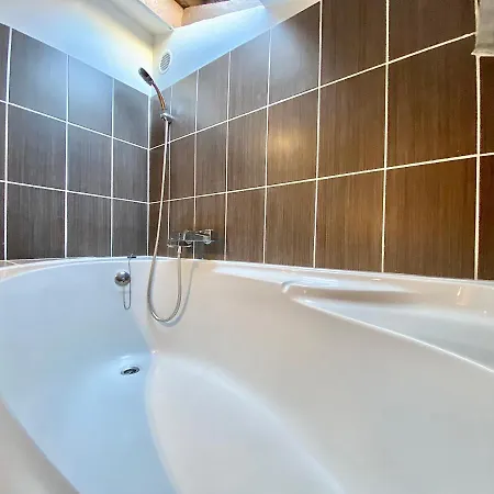 Lovely & Cozy Duplex Heart Of With Bathtub! 尼斯